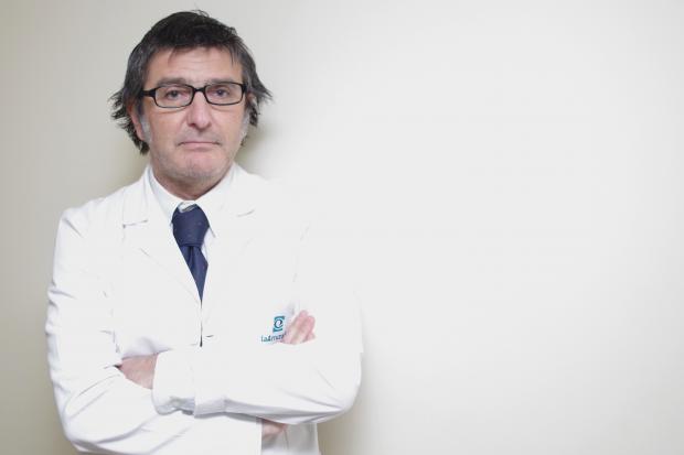 2016 02 26 El doctor Alberto Villarrubia, responsable de la Unidad de Córnea y director del departamento de Investigación, Desarrollo e Innovación del Hospital Innova Ocular La Arruzafa